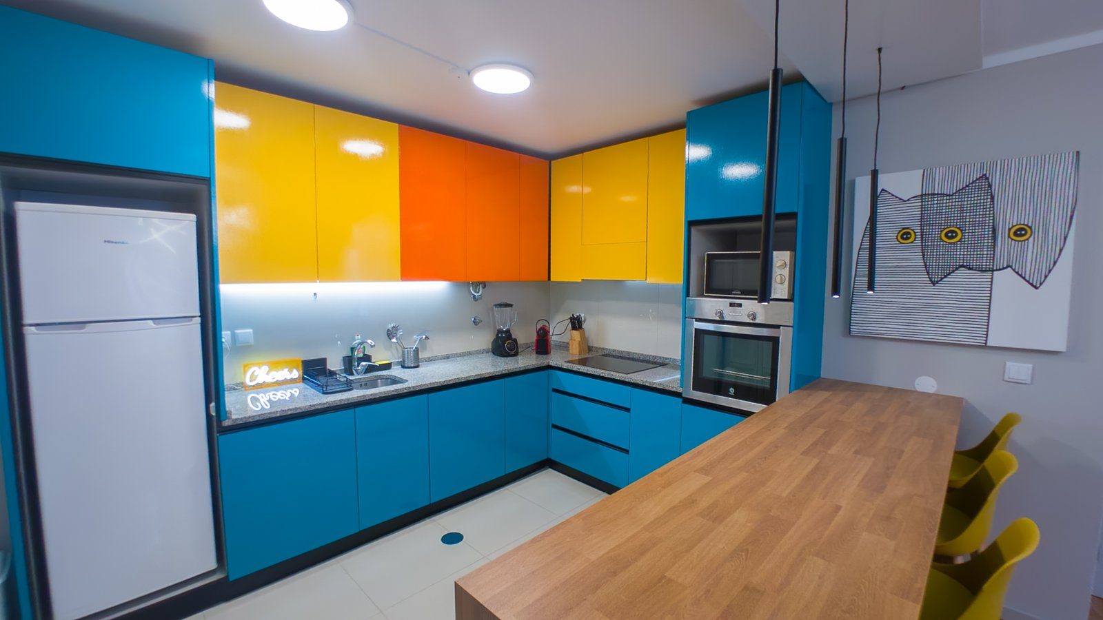 Fully equipped shared kitchen